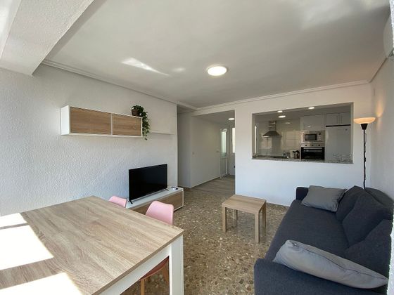Foto 1 de Alquiler de piso en El Cabanyal- El Canyamelar de 2 habitaciones con muebles y aire acondicionado