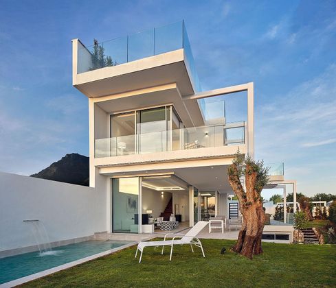Foto 1 de Venta de casa en Las Cancelas - Valdeolletas de 3 habitaciones con terraza y piscina
