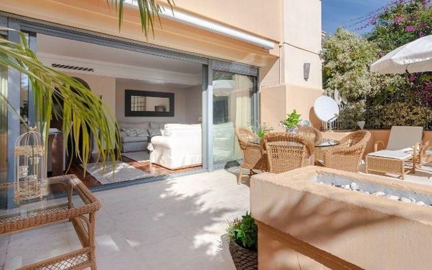 Foto 1 de Dúplex en venda a Los Naranjos - Las Brisas de 2 habitacions amb terrassa i piscina