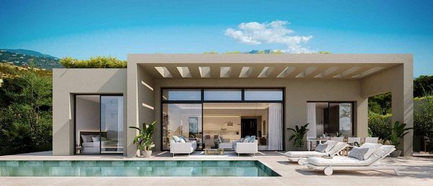Foto 1 de Venta de casa en Benahavís de 4 habitaciones con terraza y piscina
