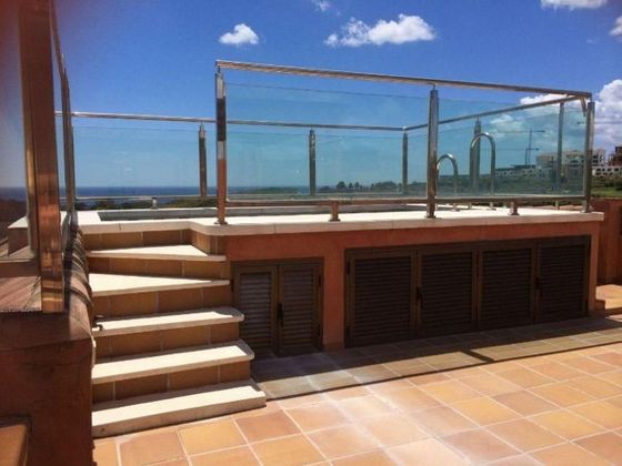 Foto 1 de Dúplex en venta en Casares de 3 habitaciones con terraza y piscina