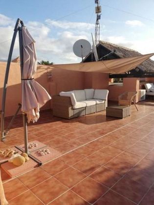 Foto 2 de Ático en venta en Casares de 2 habitaciones con terraza y piscina