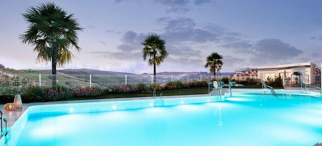 Foto 2 de Piso en venta en Manilva de 3 habitaciones con terraza y piscina
