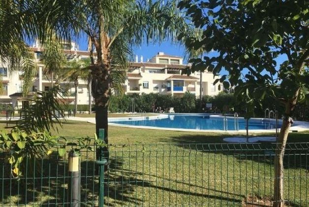 Foto 2 de Casa en venda a Nueva Andalucía centro de 3 habitacions amb terrassa i piscina