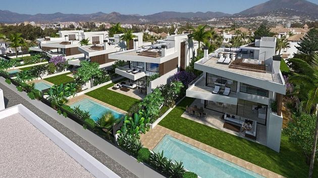Foto 2 de Venta de chalet en Los Naranjos - Las Brisas de 4 habitaciones con terraza y piscina