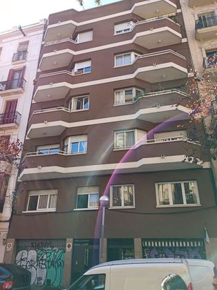Foto 1 de Venta de piso en Vila de Gràcia de 4 habitaciones con ascensor