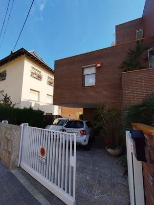 Foto 2 de Casa en venda a Vallcarca i els Penitents de 5 habitacions amb terrassa i jardí
