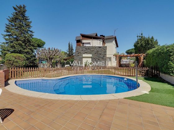 Foto 2 de Xalet en venda a Mira-sol de 6 habitacions amb terrassa i piscina