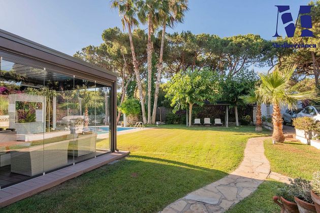 Foto 2 de Casa adosada en venta en Gavà Mar de 4 habitaciones con terraza y piscina