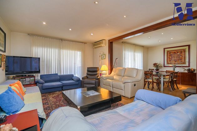 Foto 2 de Pis en venda a Montmar de 4 habitacions amb terrassa i piscina