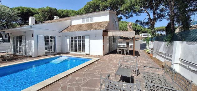 Foto 1 de Casa en venda a Can Bou de 4 habitacions amb terrassa i piscina