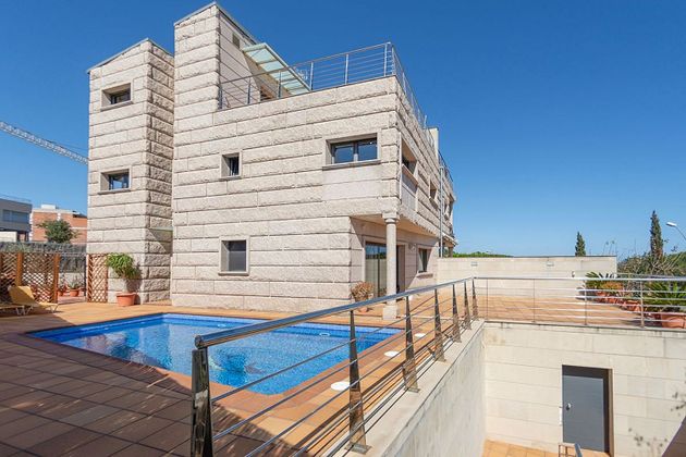 Foto 1 de Xalet en venda a Tiana de 4 habitacions amb terrassa i piscina
