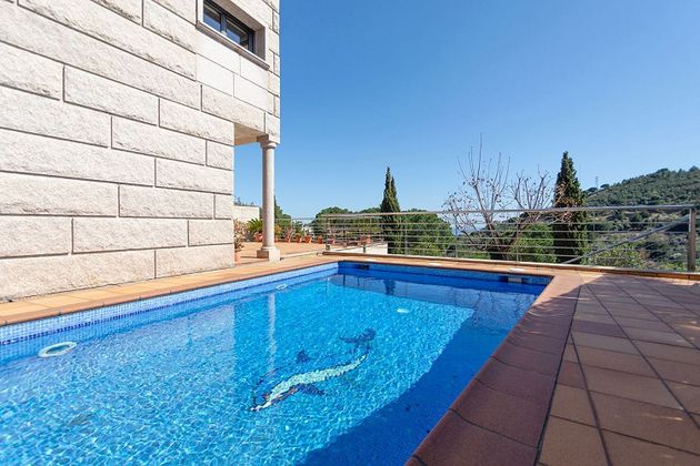 Foto 2 de Venta de chalet en Tiana de 4 habitaciones con terraza y piscina