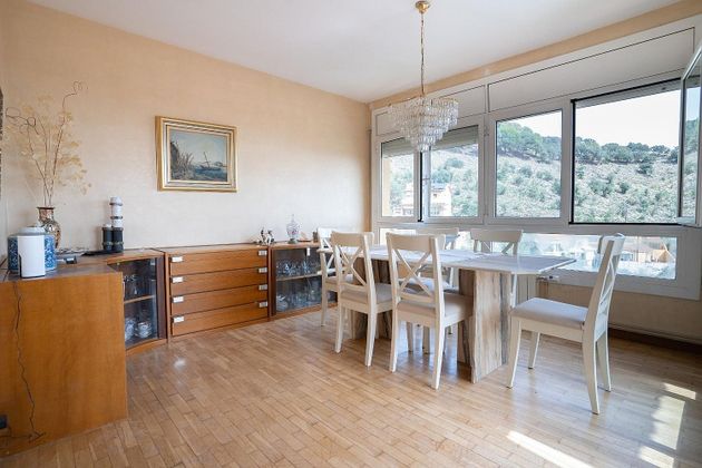 Foto 2 de Chalet en venta en Vallcarca i els Penitents de 9 habitaciones con terraza y piscina