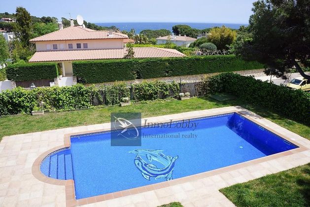 Foto 1 de Xalet en venda a calle Rafael Masó de 5 habitacions amb terrassa i piscina