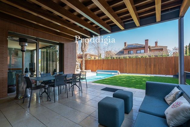 Foto 2 de Casa en venda a Mira-sol de 6 habitacions amb terrassa i piscina