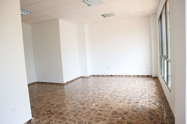 Foto 2 de Oficina en alquiler en calle De Vicent Pallardó con garaje y aire acondicionado