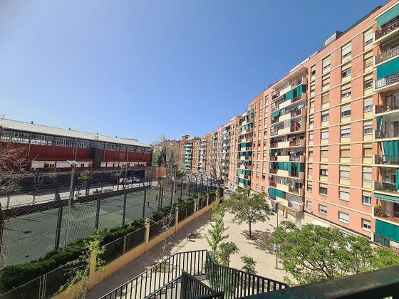 Foto 1 de Venta de piso en Les Planes de 3 habitaciones con balcón y aire acondicionado