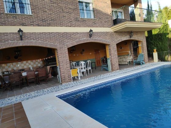Foto 1 de Casa en venta en calle De Finlandia de 5 habitaciones con terraza y piscina