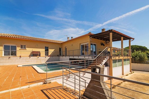 Foto 1 de Venta de chalet en Valldemar - Montmar de 4 habitaciones con terraza y piscina