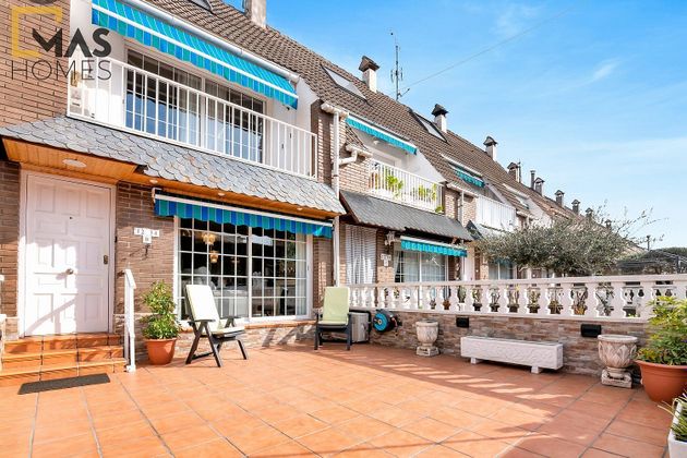 Foto 1 de Casa adosada en venta en Sant Andreu de la Barca de 4 habitaciones con terraza y garaje