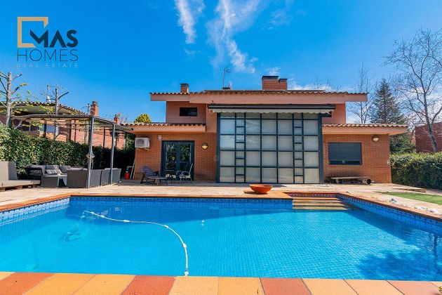 Foto 1 de Xalet en venda a Mira-sol de 7 habitacions amb terrassa i piscina
