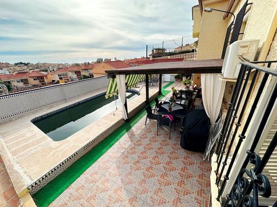 Foto 1 de Chalet en venta en avenida Carlinda de 4 habitaciones con terraza y piscina