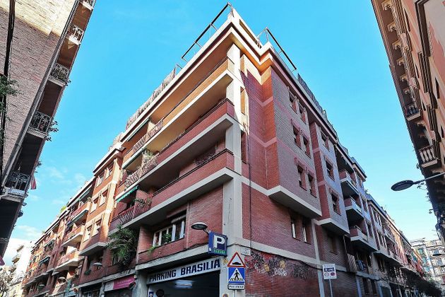 Foto 1 de Venta de piso en Vila de Gràcia de 4 habitaciones con jardín y balcón