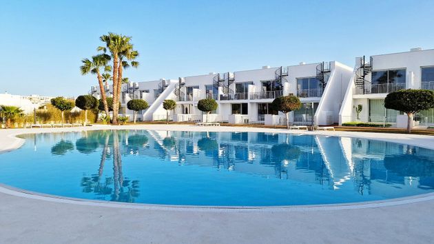 Foto 1 de Pis en venda a calle De Màlaga de 1 habitació amb terrassa i piscina