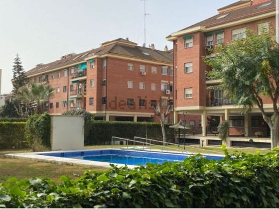 Foto 2 de Alquiler de piso en Pedro Salvador - Las Palmeritas de 4 habitaciones con terraza y piscina