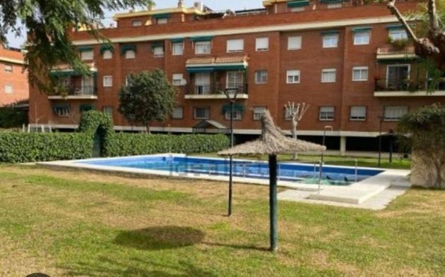 Foto 1 de Pis en lloguer a Pedro Salvador - Las Palmeritas de 4 habitacions amb terrassa i piscina