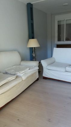 Foto 2 de Alquiler de piso en avenida De la Reina Mercedes de 2 habitaciones con terraza y muebles