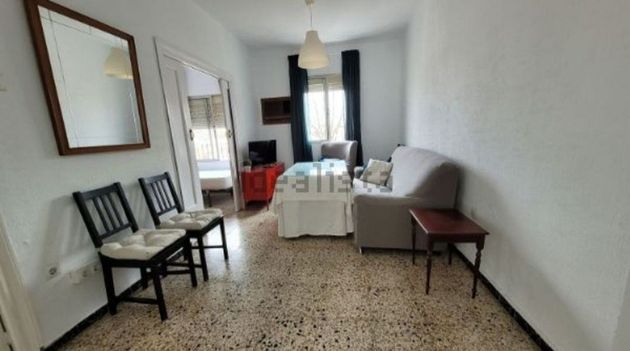 Foto 1 de Piso en alquiler en Sector Sur  - La Palmera - Reina Mercedes de 3 habitaciones con muebles y aire acondicionado