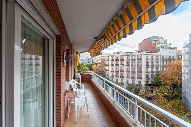 Foto 1 de Pis en venda a La Nova Esquerra de l'Eixample de 3 habitacions amb terrassa i balcó