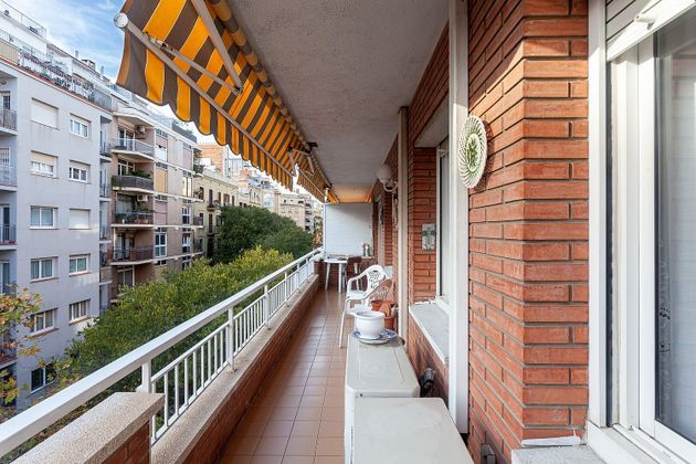 Foto 2 de Pis en venda a La Nova Esquerra de l'Eixample de 3 habitacions amb terrassa i balcó