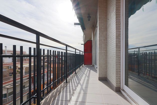 Foto 1 de Piso en venta en Sants-Badal de 4 habitaciones con balcón y calefacción