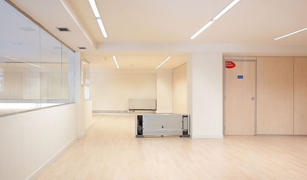 Foto 2 de Oficina en alquiler en calle Lepanto de 257 m²