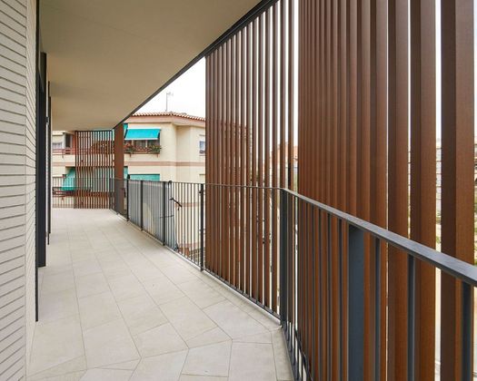 Foto 1 de Alquiler de piso en calle Bacardi de 3 habitaciones con piscina y balcón