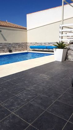 Foto 2 de Venta de chalet en calle Doctor Gregorio Marañon de 5 habitaciones con terraza y piscina