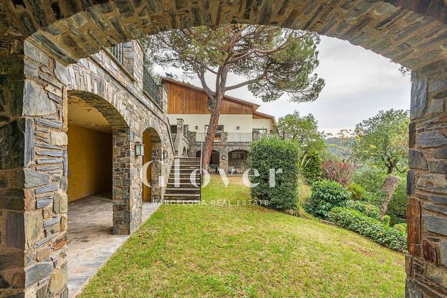 Foto 2 de Chalet en venta en Sant Quirze Safaja de 5 habitaciones con terraza y jardín
