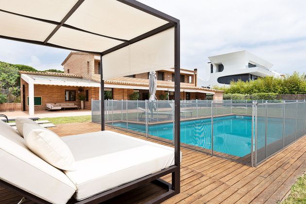 Foto 1 de Xalet en venda a Gavà Mar de 7 habitacions amb terrassa i piscina
