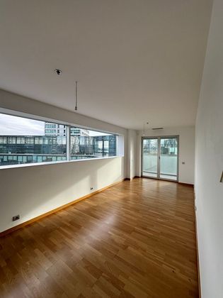 Foto 2 de Piso en venta en Gran Via LH de 3 habitaciones con terraza y garaje