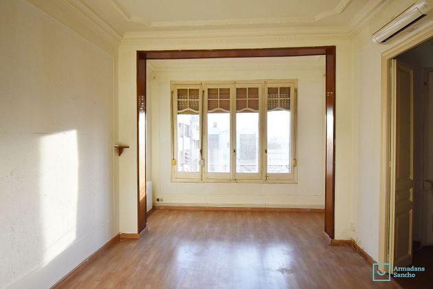 Foto 1 de Pis en venda a calle De Balmes de 3 habitacions amb terrassa i balcó