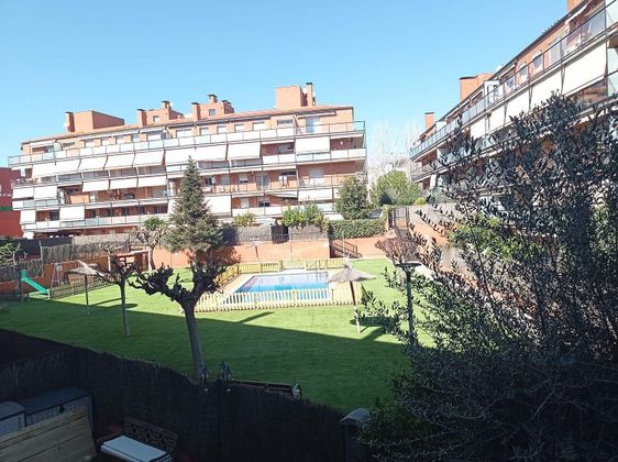 Foto 1 de Venta de piso en Abrera de 3 habitaciones con terraza y piscina