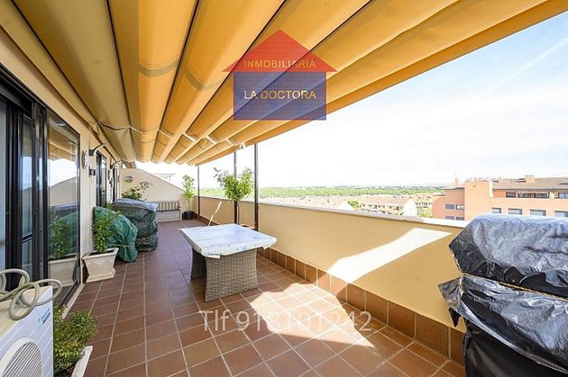 Foto 1 de Àtic en venda a El Pinar - La Dehesa - Resto de Navalcarnero de 2 habitacions amb terrassa i piscina