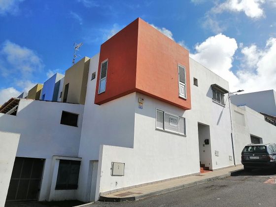 Foto 1 de Casa adossada en venda a calle Romeral de 3 habitacions amb terrassa i garatge