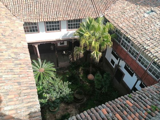 Foto 1 de Casa adossada en venda a calle San Agustín de 30 habitacions amb jardí