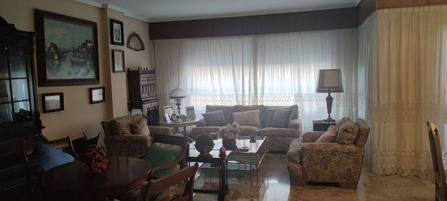 Foto 2 de Pis en venda a Los Remedios de 4 habitacions amb terrassa i garatge
