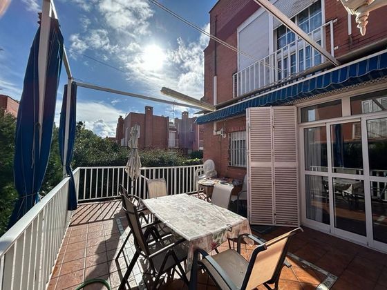 Foto 2 de Casa en venda a calle Luis Fuente Bejarano de 5 habitacions amb terrassa i piscina