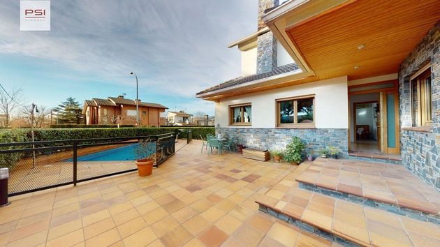 Foto 1 de Venta de chalet en Cardedeu de 9 habitaciones con terraza y piscina